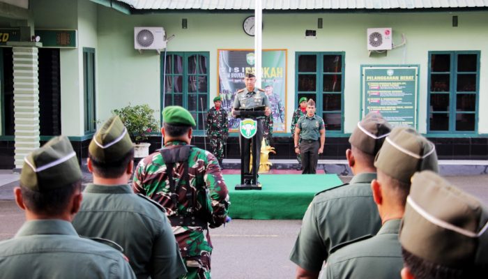 Dandim 0101/KBA Pimpin Upacara Bendera Mingguan