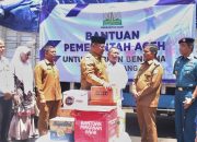 Pj Gubernur Safrizal Serahkan Bantuan Korban Angin Kencang di Sabang