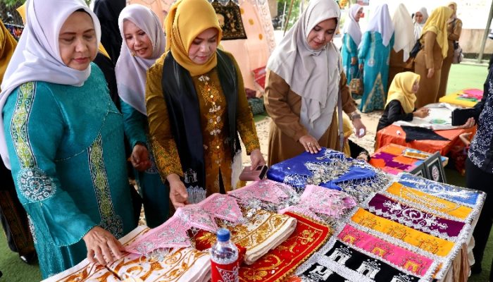 Pj Ketua Dekranasda Aceh Ajak Pengrajin Kasab Terus Berinovasi