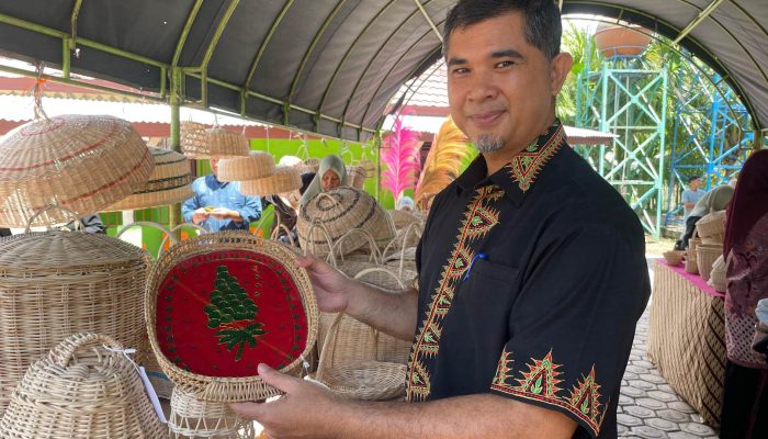 Plt Kepala Diskopukmdag Aceh Besar Dukung Usulan Pembentukan Koperasi Pengrajin Rotan