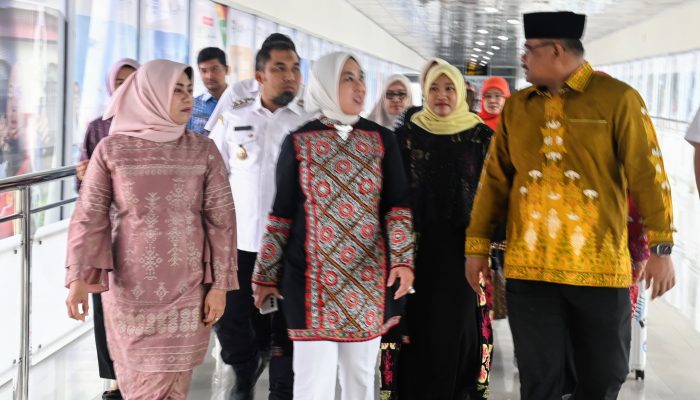Peringati Hari Batik Nasional, Pj Gubernur Safrizal Kenakan Batik Khas Aceh