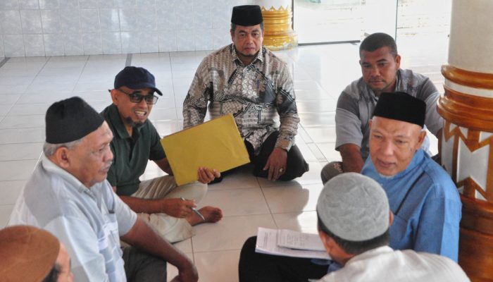 Hari Pertama, Pemkab Aceh Besar bersama DMI Aceh Nilai dan Bina Empat Masjid di Aceh Besar