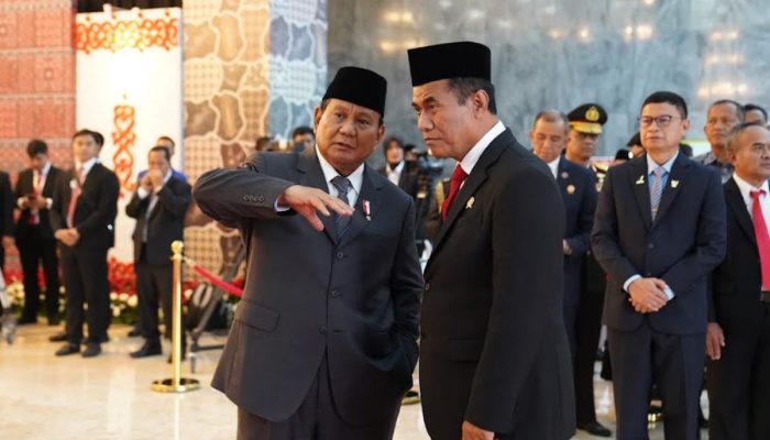 Prabowo Bisiki Mentan Amran di Acara Pelantikan DPR RI, Ada Apa?