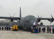 Rombongan Menteri Prabowo Diangkut Pesawat Hercules Terbang ke Akmil
