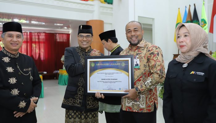 Bank Aceh Raih Penghargaan UIN Ar Raniry Awards
