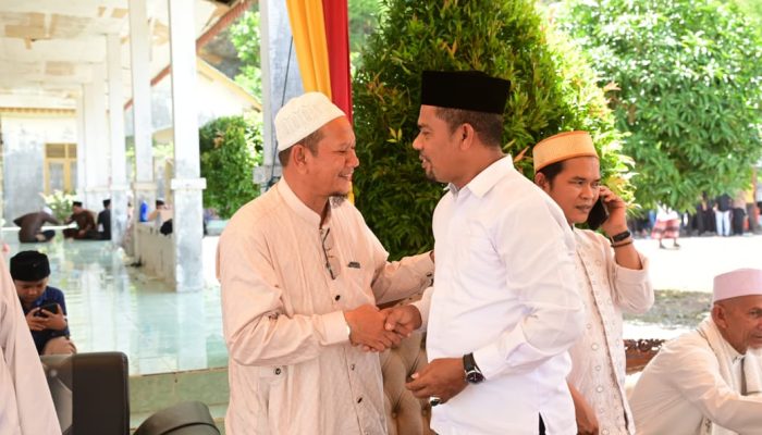 Wakili Pj Bupati, Kadisdik Dayah Aceh Besar Hadiri Maulid di Babussa’adah Gurah