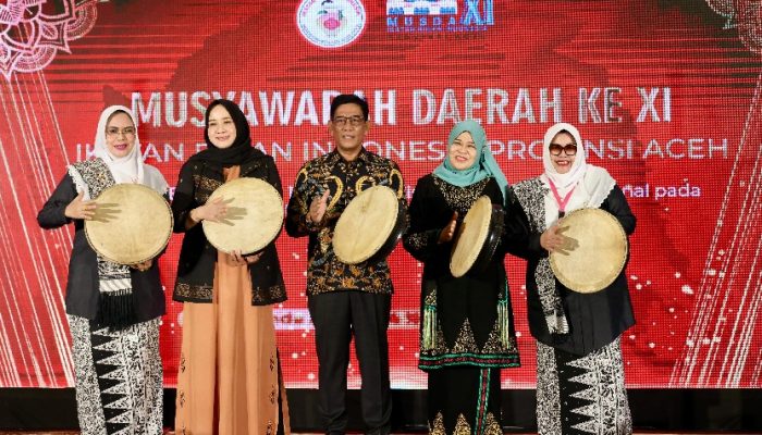 Pj Gubernur Safrizal Ajak Bidan Berperan Aktif Turunkan Angka Kematian Ibu dan Bayi Serta Stunting di Aceh