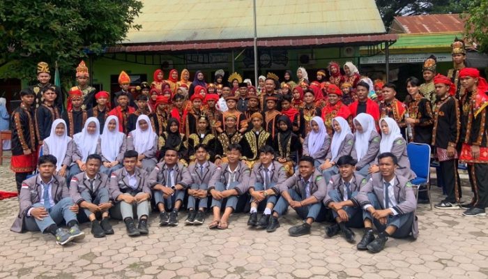 Kepala MAN 1 Aceh Tenggara Lantik Pengurus OSIM Periode 2024-2025