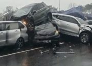 Tabrakan Beruntun Hantam Tol Cipularang, Puluhan Kendaraan Hancur