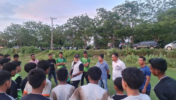 Iwan Setiawan Coaching Clinic Pemain PSAB