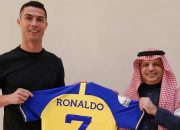Ronaldo Sering Ingatkan Pemain Muslim Shalat dan Stop Latihan Saat Adzan