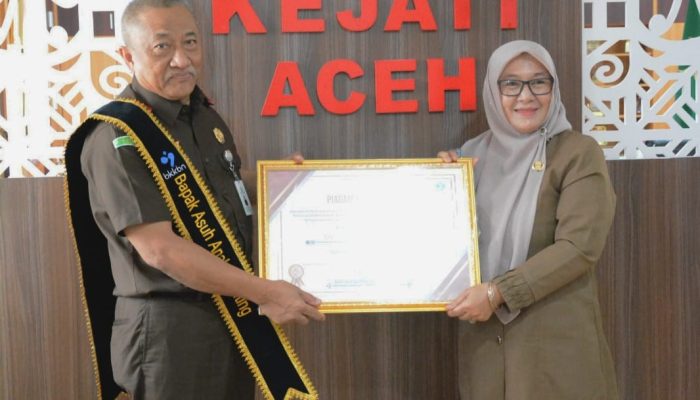 BKKBN Aceh Berikan Penghargaan Kepada Kajati Aceh atas Kontribusi dalam Penanganan Stunting