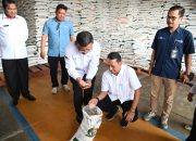 Kadis Pangan Aceh Besar Cek Kualitas Beras Bantuan Pangan Tahap III