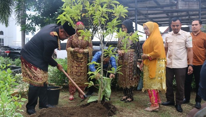 Aceh Hijau: Pj Gubernur dan Ketua PKK Inisiasi Penanaman Pohon Serentak