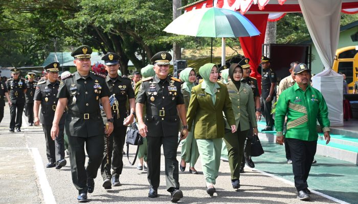 Wakili Pj Bupati, Asisten II Sekdakab Aceh Besar Hadiri Penutupan Pendidikan Bintara TNI AD