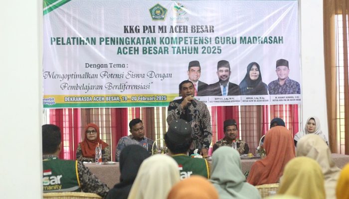 Kakankemenag Aceh Besar H. Saifuddin SE Buka Pelatihan Guru MI
