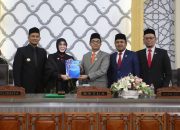 Wali Kota Banda Aceh Serahkan LKPJ 2024 ke Dewan