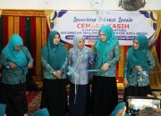 Ketua TP PKK Aceh Besar Dampingi Marlina Usman Luncurkan Sekolah Lansia di Alue Gintong Seulimuem 