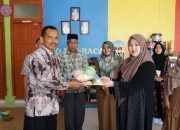 TK Dharma Wanita Kota Jantho Terima Alat Permainan Edukatif