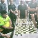 Pertandingan hidup - mati M Fadhil versus Adi Neusu di ronde ketiga 16 besar turnamen catur cepat terbuka pemula Komunal Kupi, Lambaro Skep, Banda Aceh, Sabtu (17/5) malam, Foto : Sudirman Mansyur.