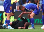Wasit Terjatuh, Jamie Vardy Tiup Peluit, Leicester City Kalahkan Southampton 2-0
