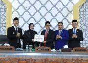 Wali Kota Banda Aceh Serahkan Raqan Pajak dan Retribusi Daerah kepada Dewan Kota