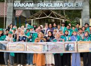 Mahasiswa USK Bersihkan Makam Panglima Polem IX