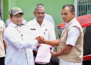 Dorong Produktivitas Petani, Wali Kota Sabang Serahkan Traktor Roda Empat