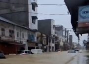 Sebagian Langsa Direndam Banjir, Warga Kampung Melayu Mengungsi ke Sekolah