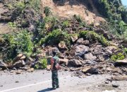 Jalan di Perbukitan Layeun, Leupung Tertutup Longsor