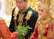 Peusijuek dalam Upacara Pernikahan: Makna Kesejukan dan Doa Restu