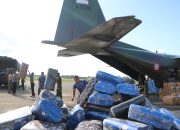 Dua Hercules Skadron Udara 33 Turunkan 14,5 Ton Bansos di Lanud SIM