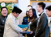 Presiden Prabowo Serahkan Bonus untuk Atlet SEA Games