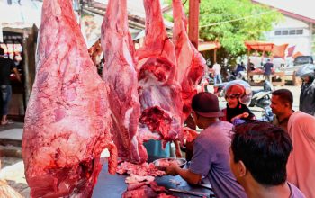 Penjual daging meugang pasar Induk Lambaro