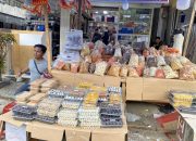 Jelang Idulfitri 1447 H, Penjualan Kue Lebaran di Pinggir Jalan Banda Aceh Kian Ramai