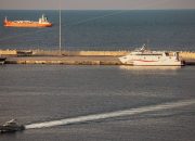 3 Tanker Keluar dari Selat Hormuz melalui Rute Baru di Pesisir Oman
