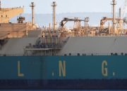 Belum Diizinkan Iran, Tanker-Tanker LNG Masih Terjebak di Hormuz