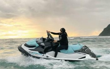 Serunya Wisata Jetski di Gelombang Pantai Lampuuk Aceh Besar