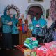 Ketua TP PKK Aceh Besar Bantu Kursi Roda untuk Lansia Penderita Stroke di Darul Imarah
