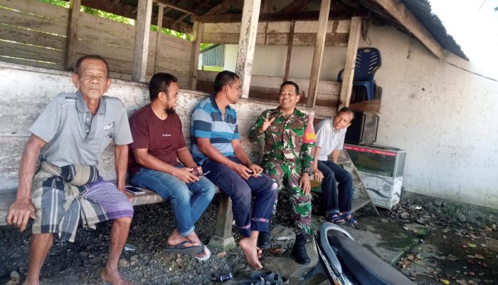 Jaga Wilayah Tetap Kondusif, Babinsa Simpang Tiga Dorong Warga Aktif Berbagi Informasi