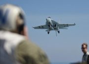 2 Jet Tempur EA-18 AS Tabrakan di Udara saat Pamer Atraksi Aerobatik
