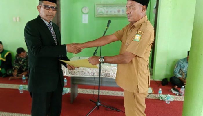 Camat Peukan Bada Lantik Pj Keuchik Lambadeuk