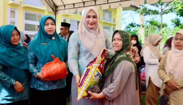 Ketua TP PKK Aceh Besar Apresiasi Pemprov Gelar Pasar Murah di Peukan Bada
