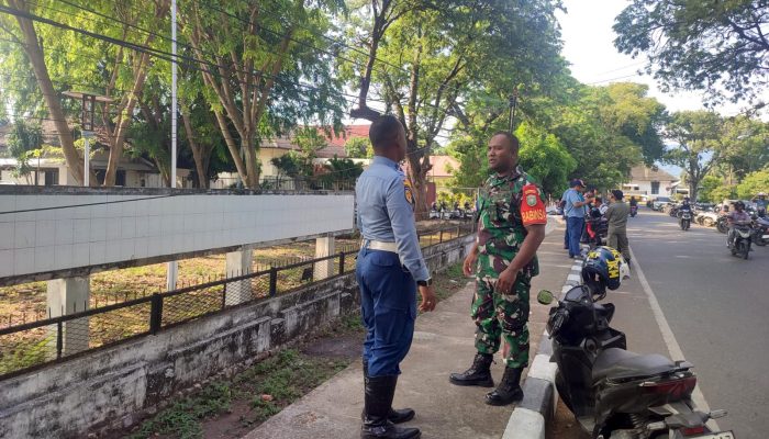 Babinsa Baiturrahman Dorong Penertiban Parkir Liar di Neusu Jaya