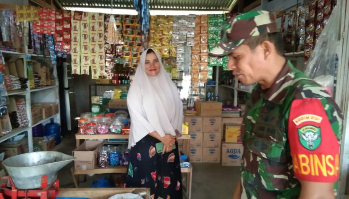 Monitoring Sembako, Koramil Blang Bintang Intensifkan Pengecekan Stok dan Harga di Toko Kelontong