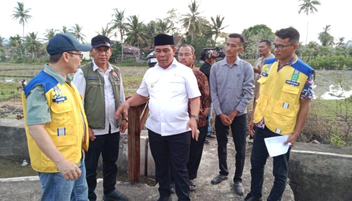 Bupati Aceh Besar Tinjau Proyek Normalisasi Saluran Bantuan Presiden di Kuta Baro