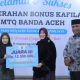 Pemko Banda Aceh Serahkan Bonus kepada Qari dan Qariah Berprestasi