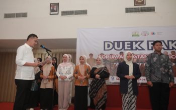 Sekda Aceh, M. Nasir SIP MPA, melantik pengurus Forum Anak Tanah Rencong (FATAR) Tahun 2026, di Hotel Grand Nanggroe Aceh, Banda Aceh, Sabtu (20/06/2026). FOTO/ HUMAS PEMERINTAH ACEH