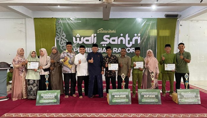 Dayah Terpadu Inshafuddin Apresiasi Prestasi Santri dengan Pemberian Beasiswa