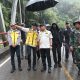 Datangi Jalan Enang-Enang yang Diperbaiki Warga, Mendagri: Kami Sangat Berterimakasih